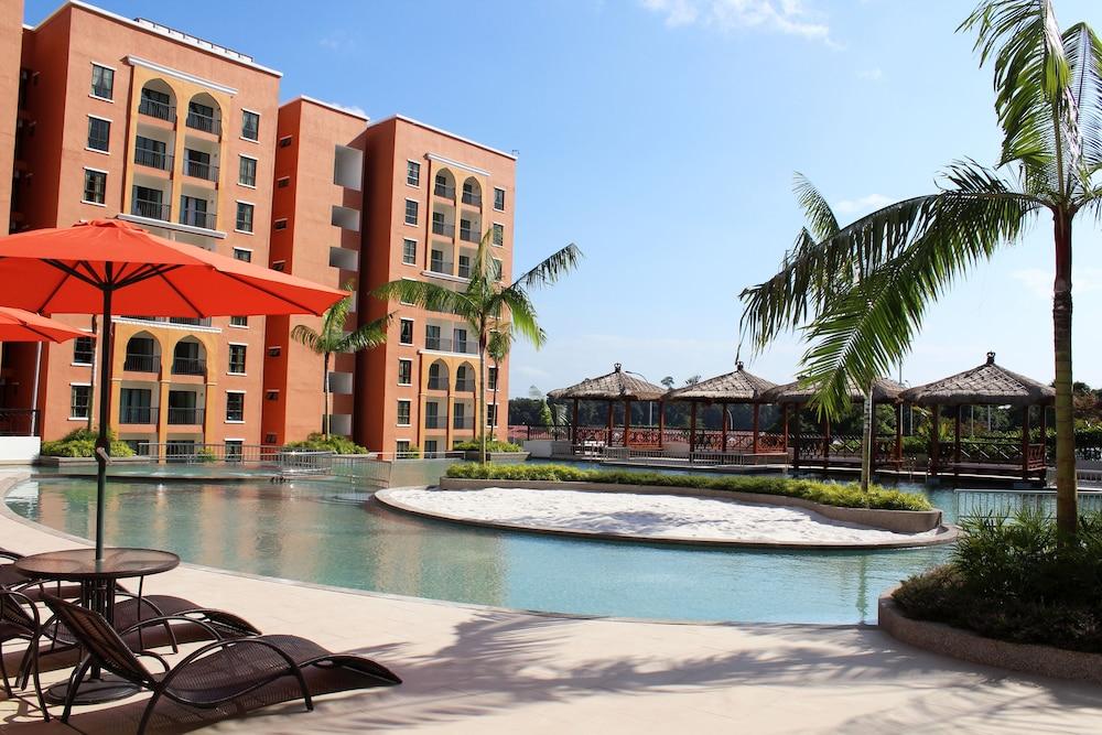 Arabian Bay Resort@ Bukit Gambang Resort City Esterno foto