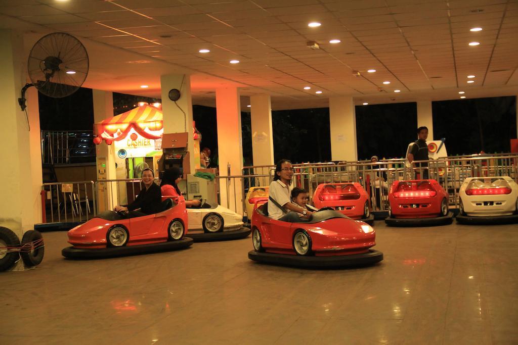 Arabian Bay Resort@ Bukit Gambang Resort City Esterno foto