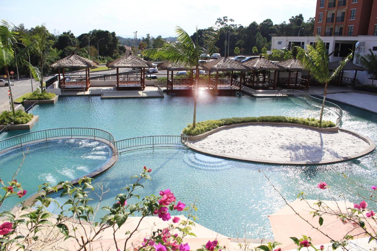 Arabian Bay Resort@ Bukit Gambang Resort City Esterno foto